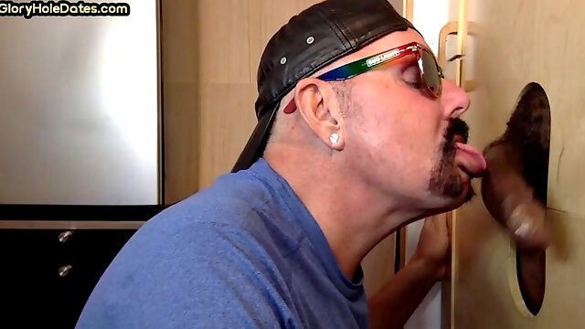 BBC-loving gay deepthroating at gloryhole