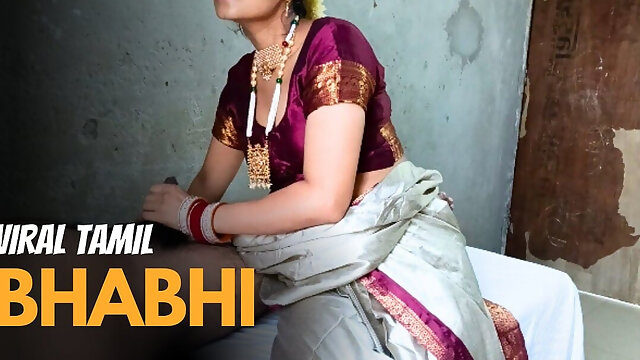Viral Tamil Bhabhi Was Fucked by Her Husband When She Was Ready to Going Outside