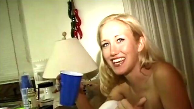 Leanni Lei eats out her best friend