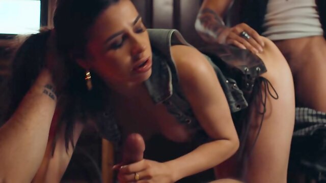 Kylie Rocket serves two fierce cocks at the same time