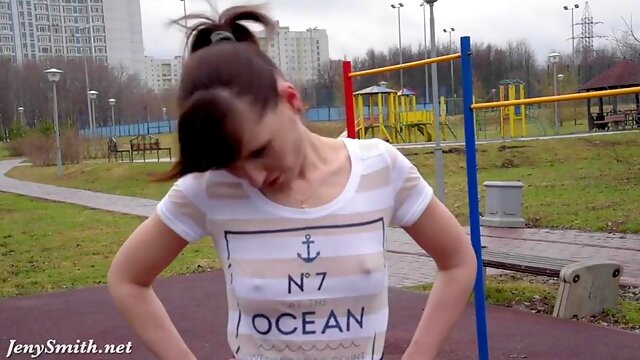 恋物癖, 火车, 连裤袜, 上市