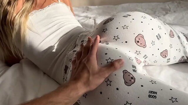 [pov] Bubble Butt Step Sister has a Nice Fat Pussy Lips that Grips My Thick C...