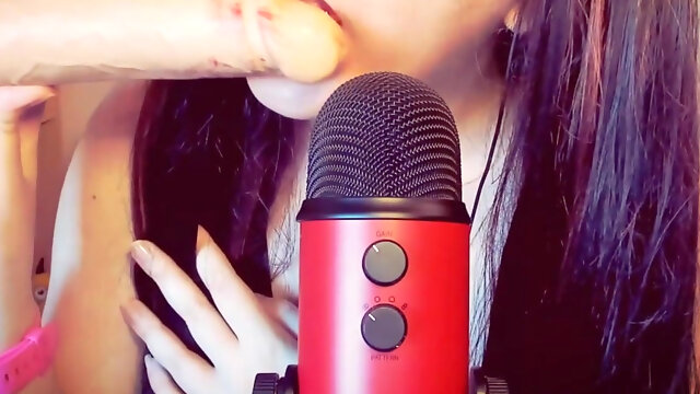 Sensual Mouth Sounds for Beautiful Italian MILF