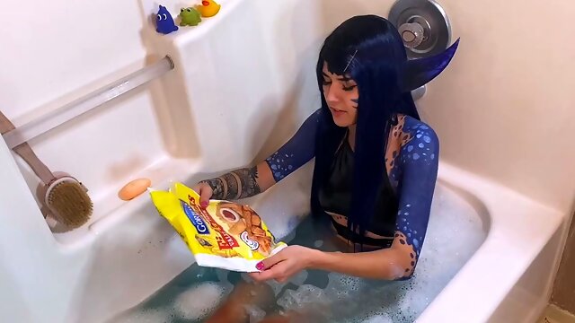 Cosplay teen vixen flaunting her sexy body in the bathtub