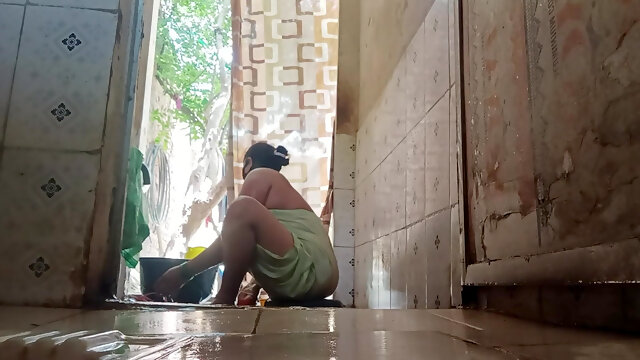 Sex Bhabhi with Bathroom Open Video