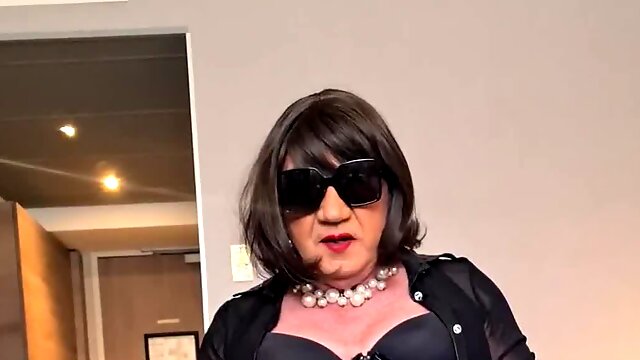 Latex Piss Shemale, Mature Crossdresser