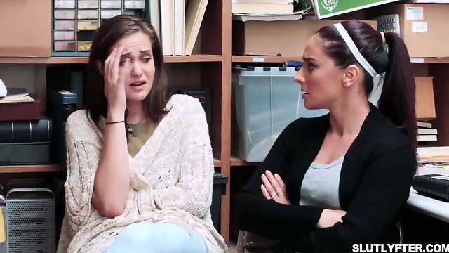 Pepper Hart bouncing off her cunny on top of the lp officer