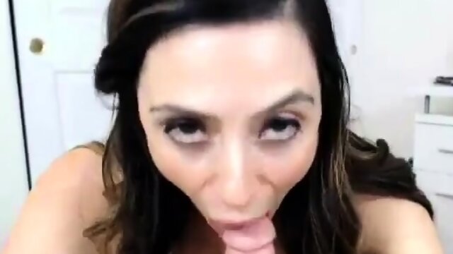 Ariella, the Webcam Goddess