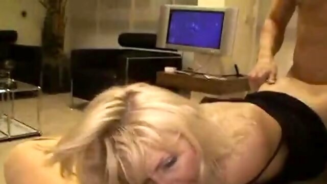 Deutsch Amateur Blonde reifen im Hundestil mit Gesichtsbehan