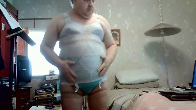 Gay guy with a small dick gets off solo and spills his load