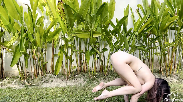 Tropical Outdoor Full Body Flow to Start the Day - Grey Desire