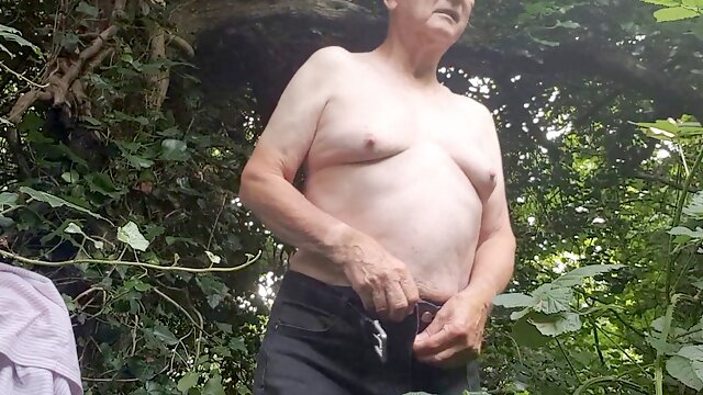 Gay Branlette En Foret