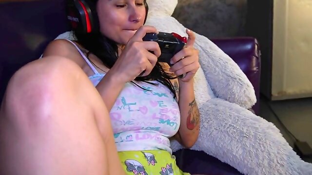 A sneaky clown gets it on with my stepsister while I’m oblivious