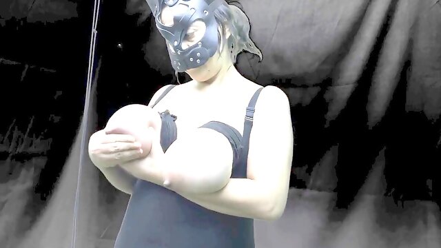 Veevee Vixen shows off her lactating tits on cam