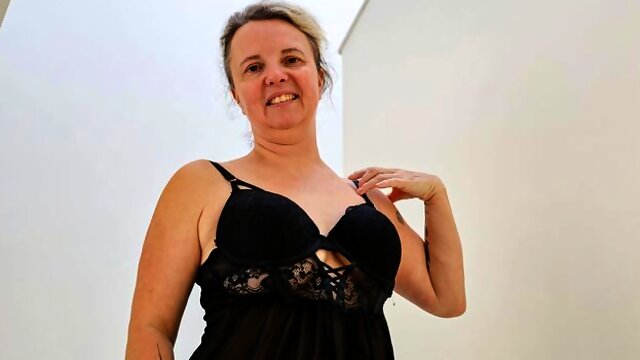Striking Katka Nova at curvy xxx