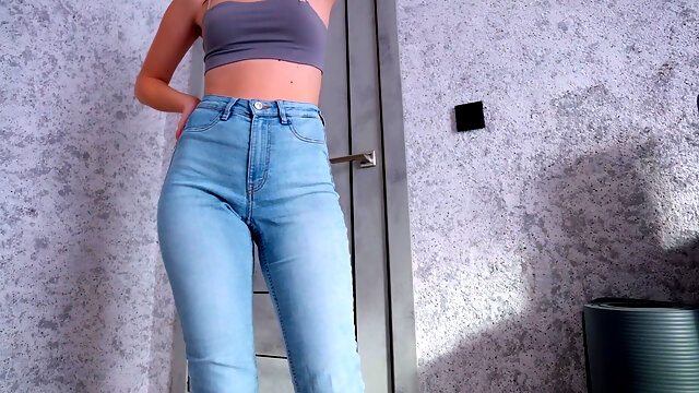 Desperation Pee in Jeans Part 1