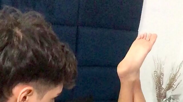 Filmed fucking his gf in missionary in bed