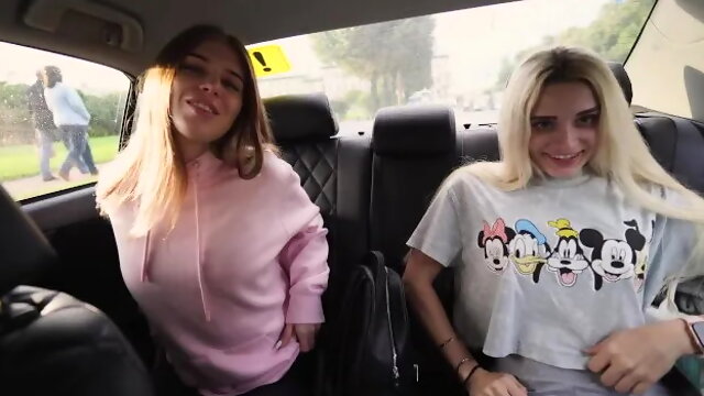 Ffm In Car, Ados, 18 Ans, Voiture, 2 Femmes 1 Homme