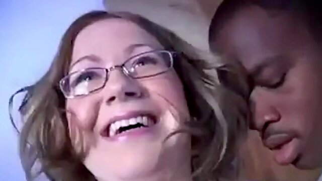 Amateur PAWG takes multiple loads in blowbang