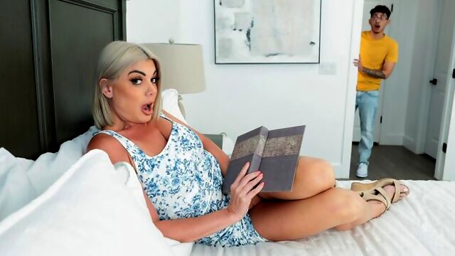 Junoesque Addison James at side fuck sex