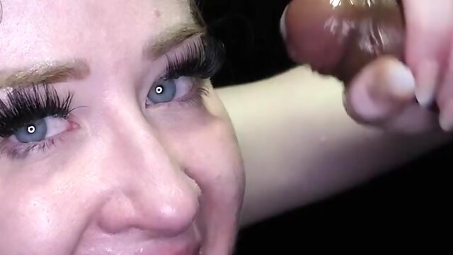 Blonde milf Alaina Taylor gets fucked through a gloryhole