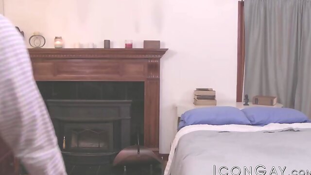 Cool Shane Omen screams in delight and torture with Hugh Hunters trouser snake