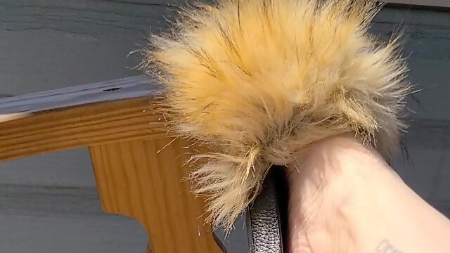 Spring Feet Furry Slides