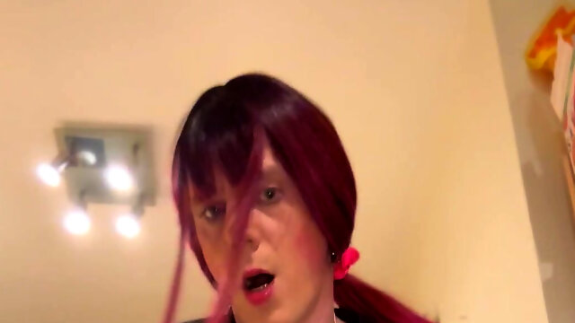 Jess Silk Rides Dildo