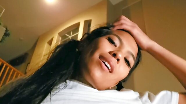 Ultra-cute Filipina girlfriend rails Up Close