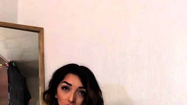 Webcam fun mature brunette with toys cum on cam