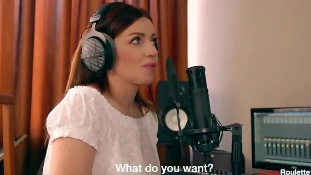 Singer between Records Decided to have Sex /