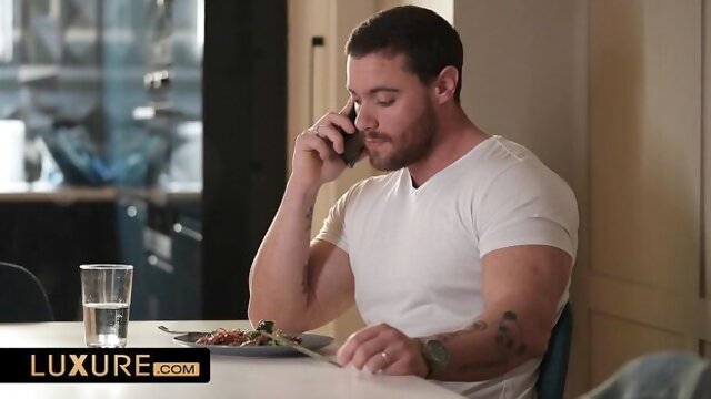 Lilly Bells pussy licking porn by Luxure