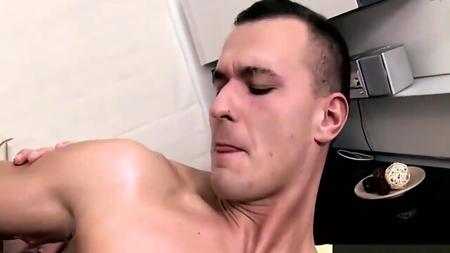 Lustful Man Is Getting A Lusty And Relaxing Massage