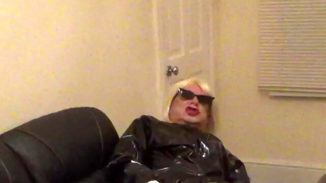 Solo Mature, Leather