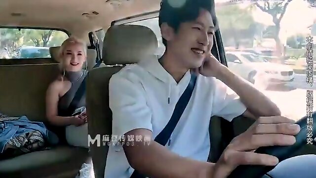 Asian man fucked slut in car