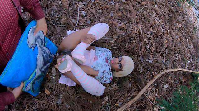 Sneaking Into the Forest to Meet My Step Daughter Sheisnovember to Secretly Fuck Her Missionary in the Grass While in the Woods