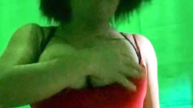 She Is Super Hot Because Her Boyfriend Went to Work in the United States and Has Not Had Sex This Week