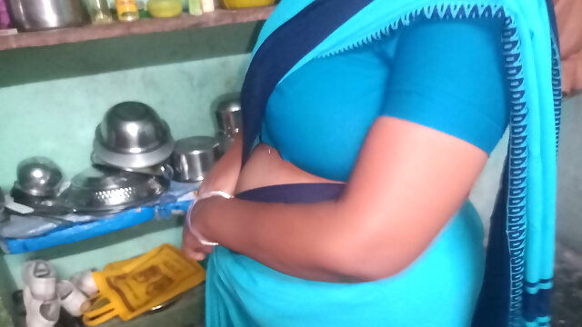 Indian Aunty Saree Changing Porn Video