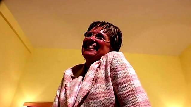 MatureNL - Susen Unshaved Amateurs Housewife Interview - Fingering