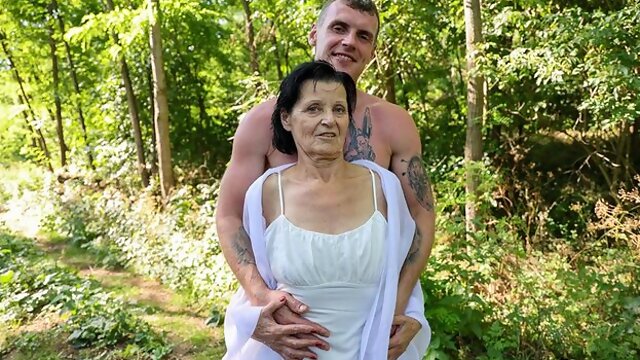 Grandmams featuring Cocco Grands oral trailer