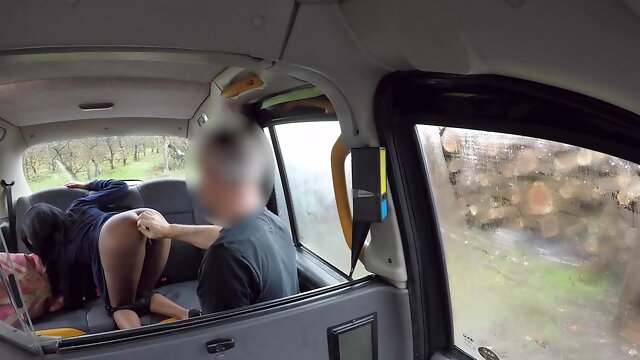 Dark-skinned bitch Asia Rae pays for taxi with her cocoa pussy