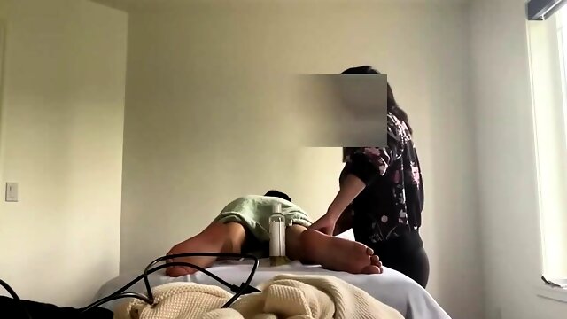 Amateur innocent doll1 fingering herself on live webcam