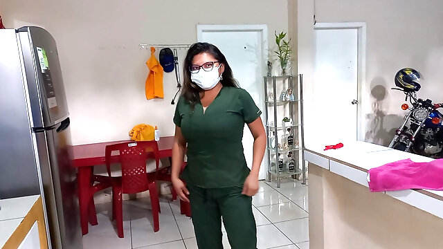 A Patient Invited Me to His House to Enjoy a Soda, I Showed Him My Ass to Turn Him on
