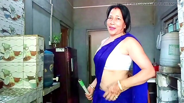��Devar ne apne bhabhi ke chut me pura hanth gussa diya.chudakr housewife apne padosi ka hanth apne bur me dal ke mall giraya