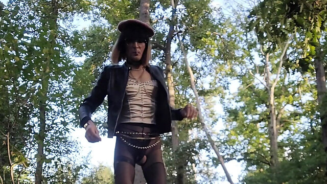 Outdoor Walking, Amateur, Shemale, Public, French, Forest