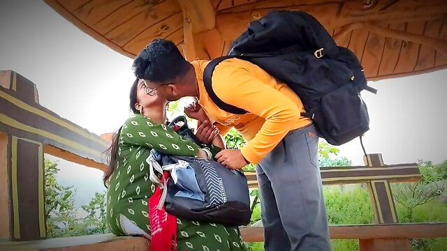 College Girl & Unknown Boy Fast Time Frendship - Tourist Places Par, Tourist Bhabhi Mili - Hot Bhabhi Video Outdoor Forest.