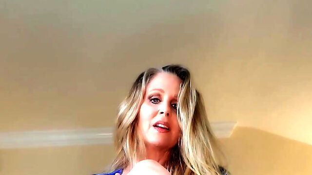 Julia Ann JOI Foor Pervert