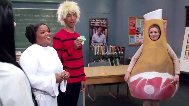 Community S04E02 college party