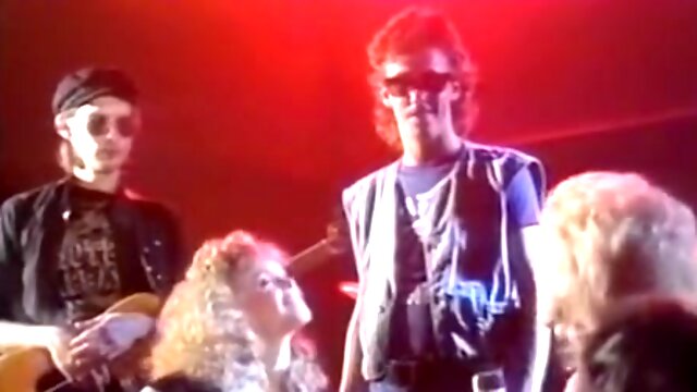 Sex rock n roll of kinky threesome