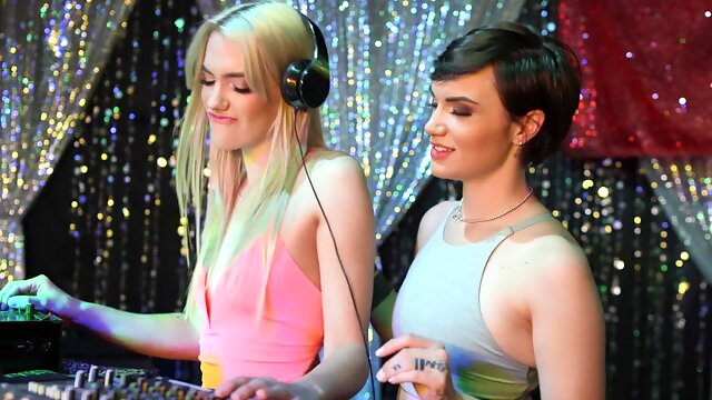 Turnt Party Blonde Lesbian Heat Turns Into Fiery Passion